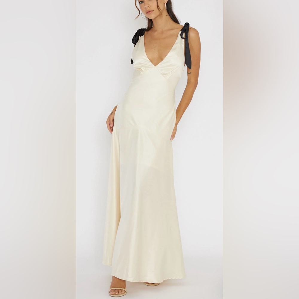 SELFIE LESLIE NEW YORK MINUTE BOW SHOULDER DRESS OYSTER